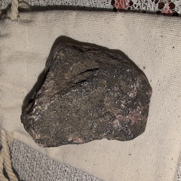 ❤️ Rhodonite Chunk Stone - Picture 4 of 5